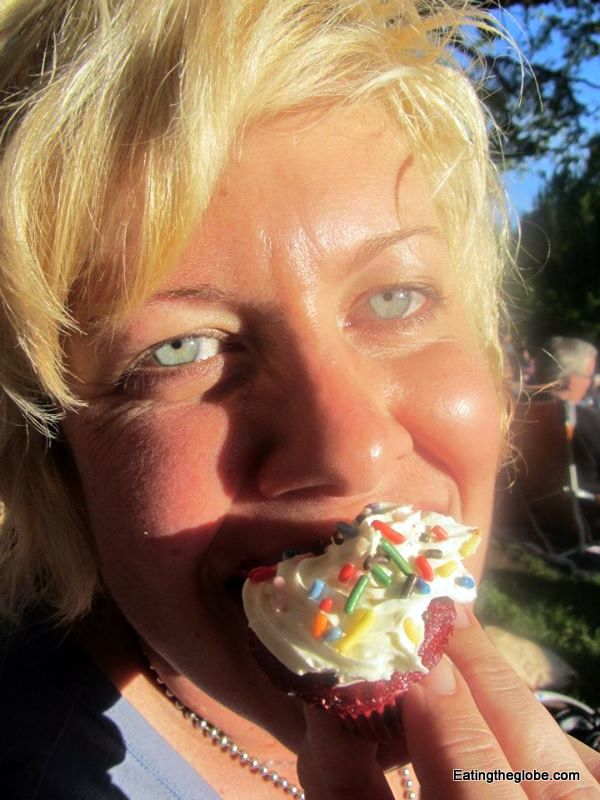 date a girl who eats